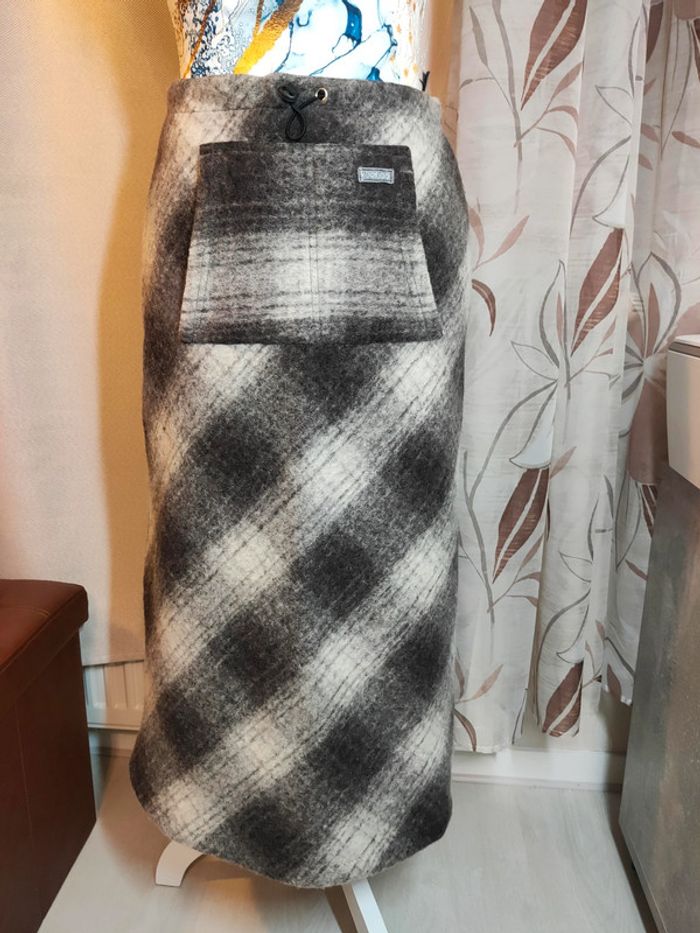 Jupe Voodoo grise à carreaux, 71% laine, détail poche, style urban chic