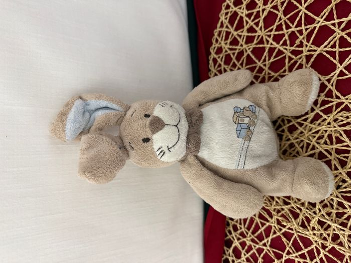 Noukie's Oscar & Léon Peluche lapin beige bleu train - photo numéro 5