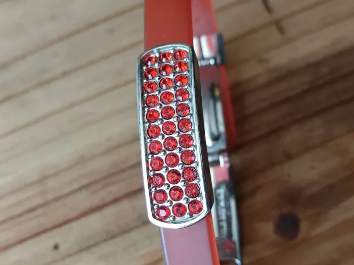 Bracelet Swarovski cristaux rouge acier et silicone - photo numéro 9