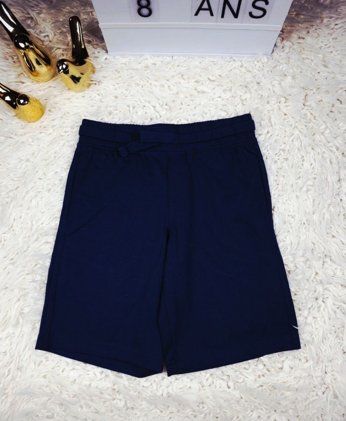 Short bleu marine uni Neuf jamais porté Garçon taille 8 ans marque C&A 🎸 - photo numéro 2