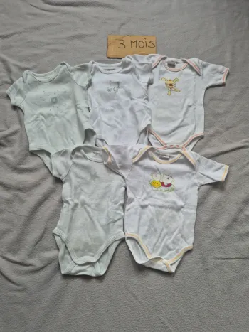 Lot 5 bodies 3 mois