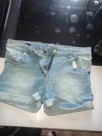Petit short en jean bleu