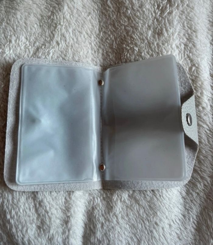 Sac à main gris avec son porte carte en très bon état - photo numéro 4