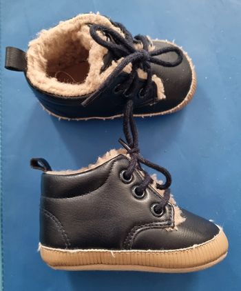 Petites chaussures fourrées 6.9 mois