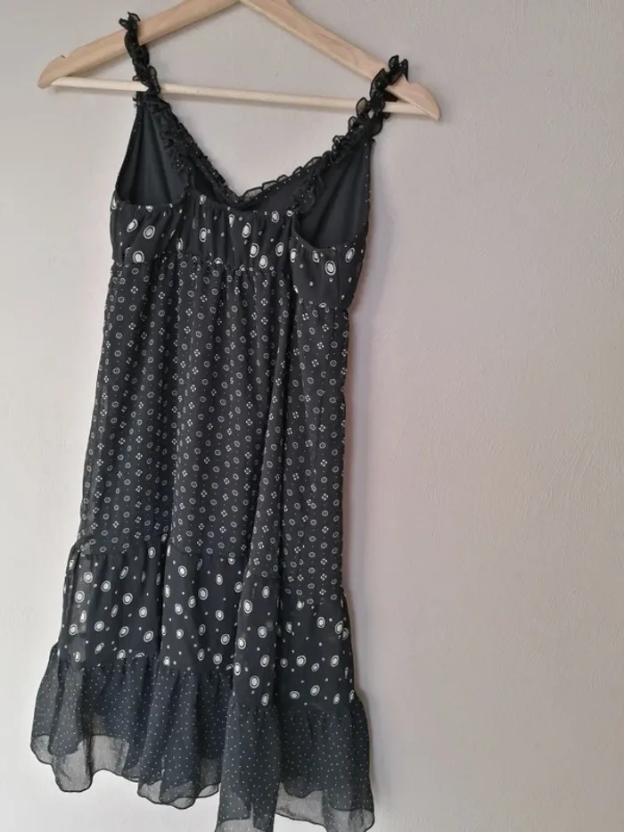 đ TrĂšs jolie robe lĂ©gĂšre buste Ă©lastiquĂ© 38 Ă bretelles - photo numĂ©ro 3