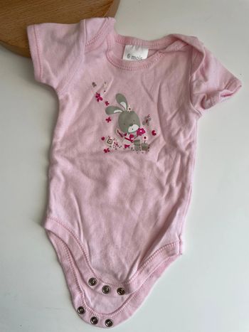 Body rose bébé lapin