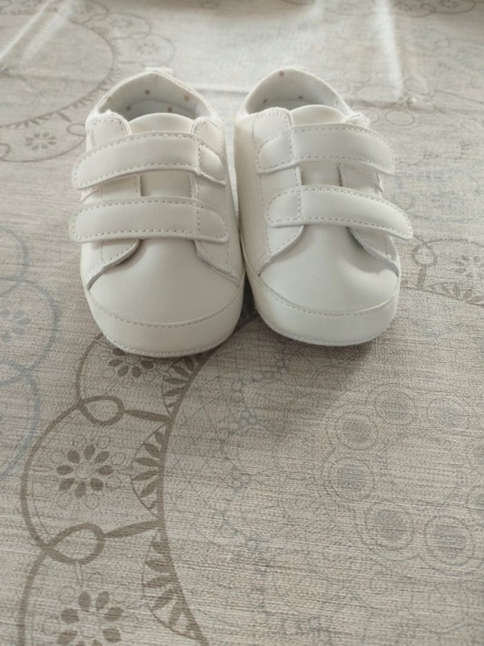 Baskets taille 9-12mois
