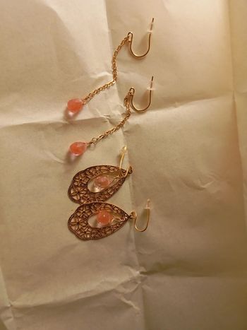 Lot de deux boucles d'oreilles