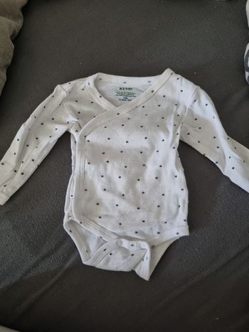 Lot body 1mois kiabi et Disney baby