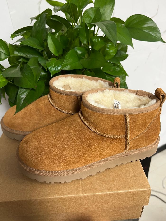 Bottes de neige UGG Mini, pointure 39 - photo numéro 7