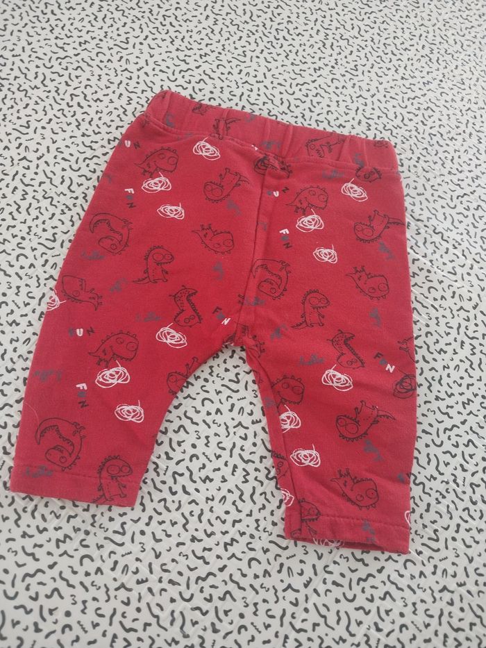 Pantalon bébé KIABI 3M dinos rouge – 100% coton