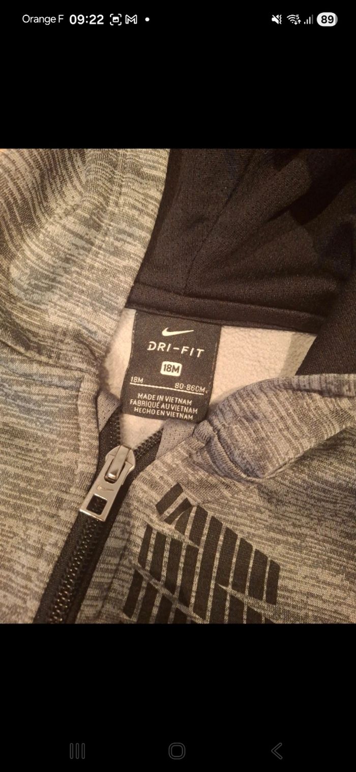 Survetement nike taille 18 mois - photo numéro 2