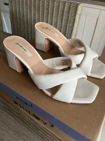 Mules à talons crème stradivarius