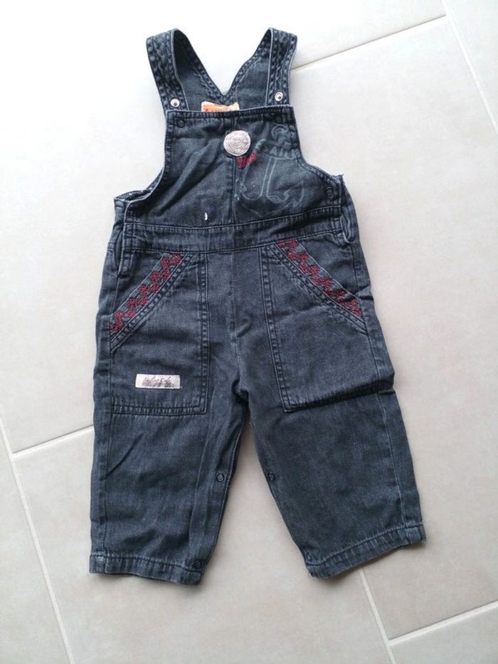 Salopette et t-shirt - photo numéro 2