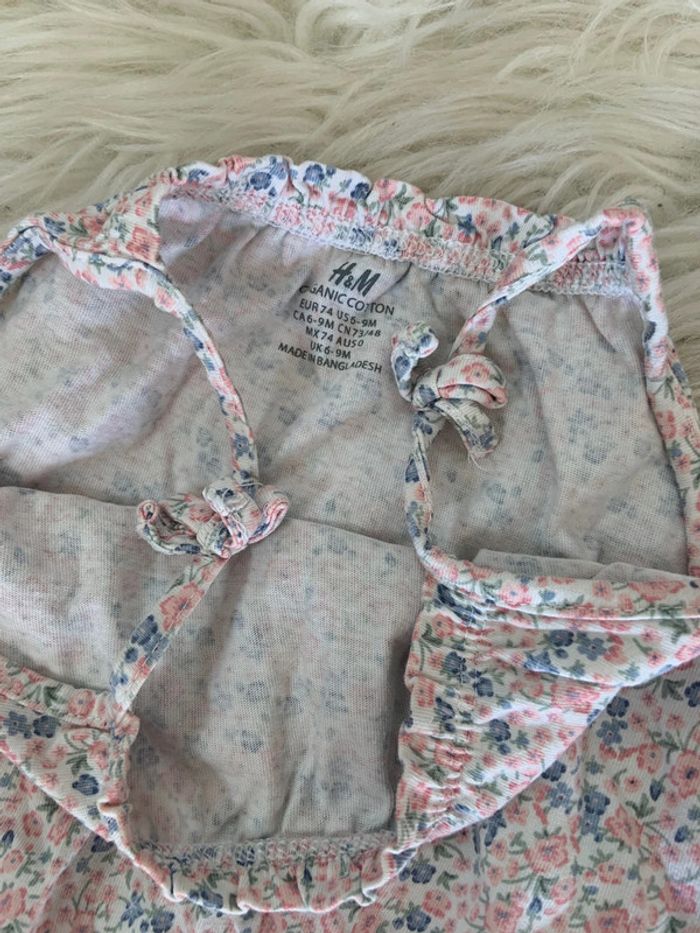 Fille 👧🏻 Body barboteuse a fleurs h&m 6/9 mois - photo numéro 3