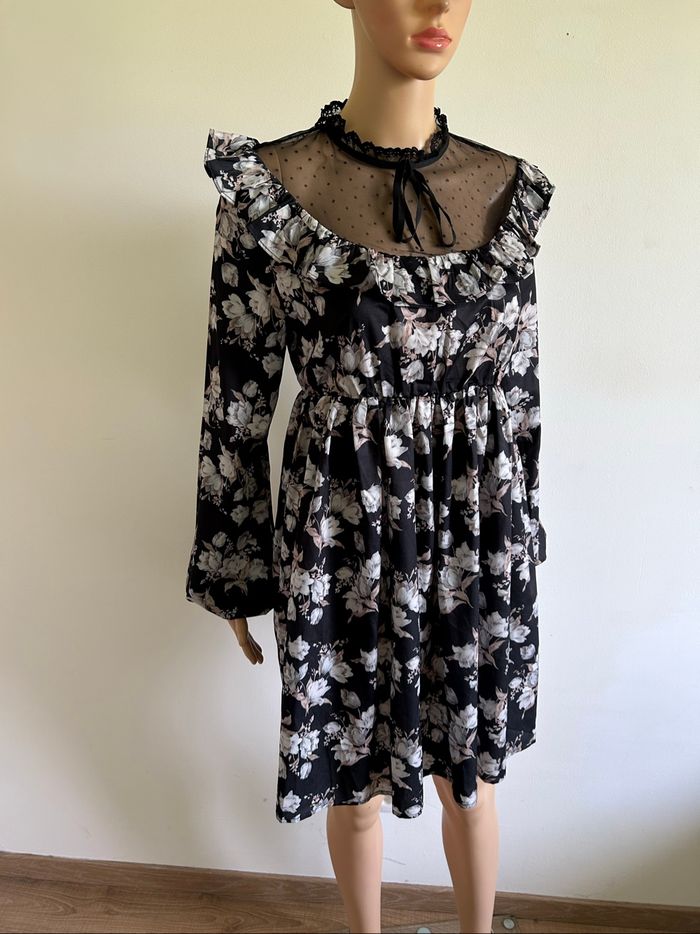 Robe fleurie à manches longues Nasty Gal taille française 40 jamais portée - photo numéro 2