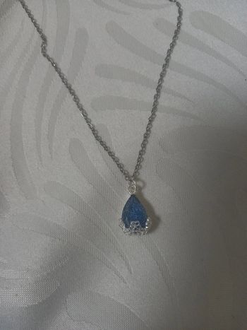 Collier pendentif bleu