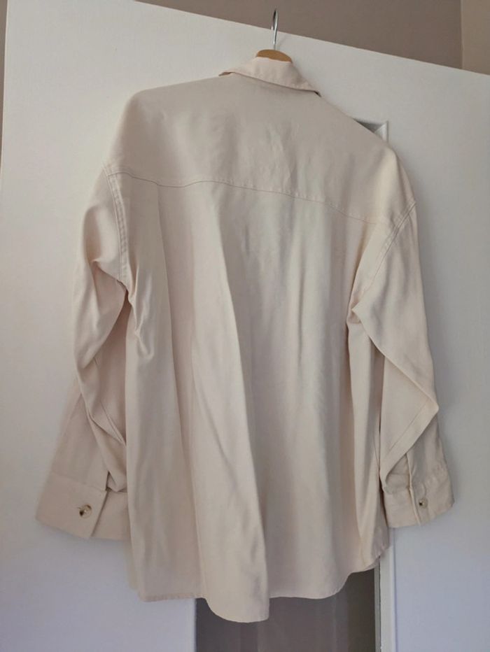 Magnifique chemise sur chemise oversize crème Stradivarius taille S neuve avec étiquette - photo numéro 4