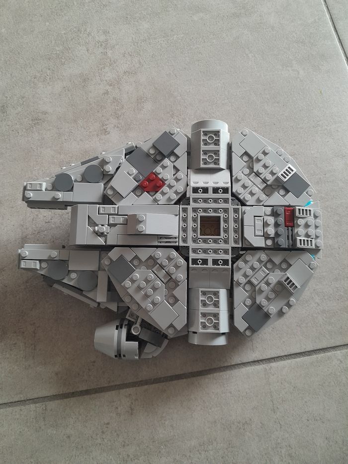 Set Lego Star Wars Millenium Falcon 75375 - photo numéro 5