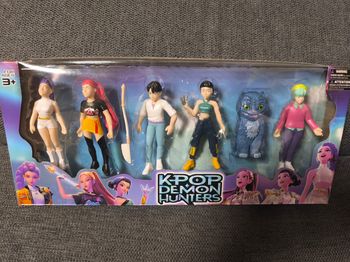 Coffret figurine kpop démon hunters 🎁