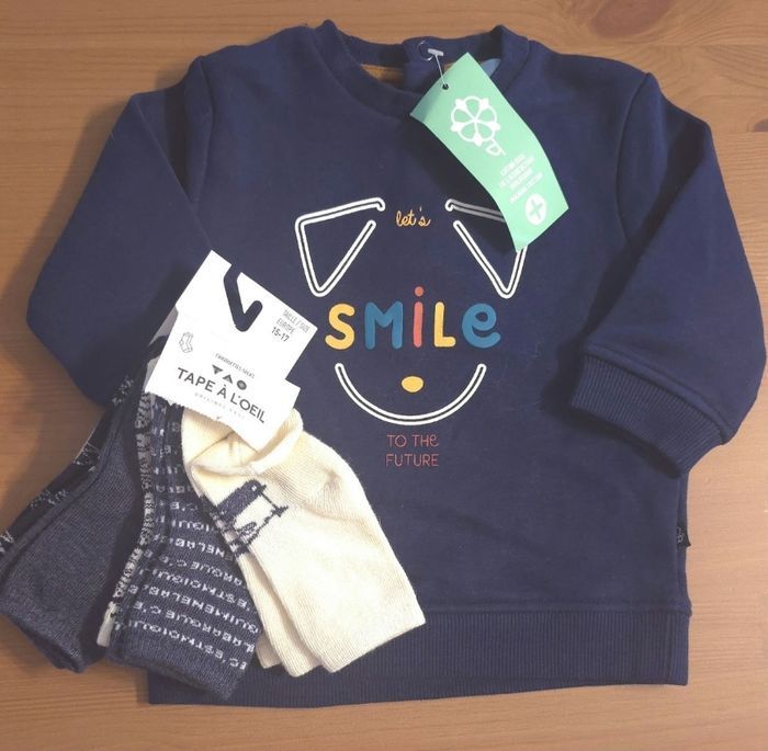 (Neufs non portés) 🏷🥰😍 sweat molleton 6 mois  et chaussettes 15/17 garçon