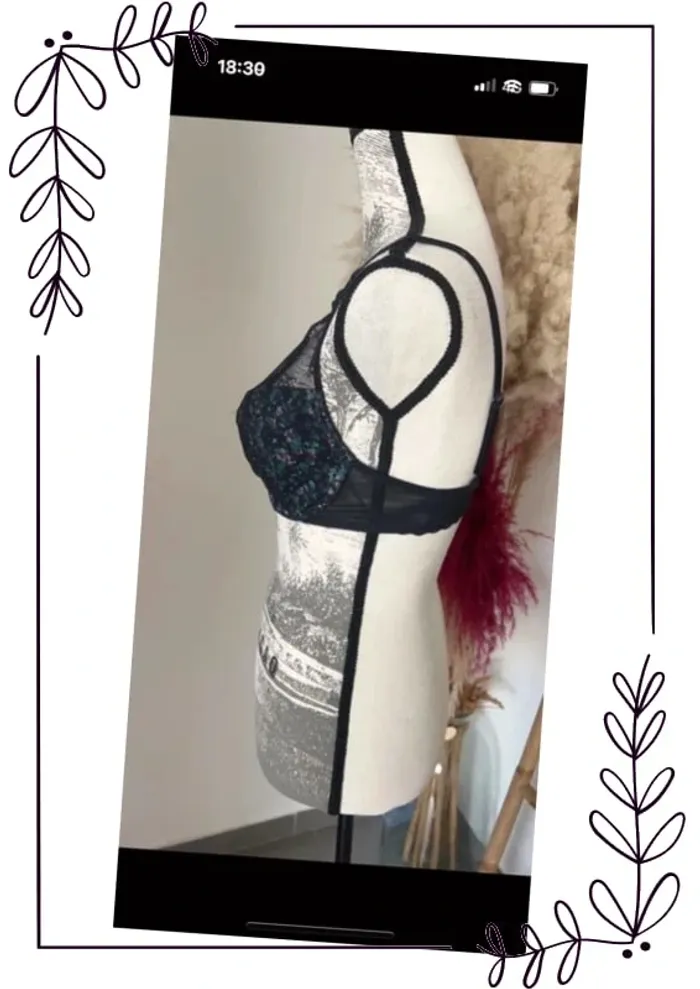 Soutient gorge noir décolleté plongeant - photo numéro 5