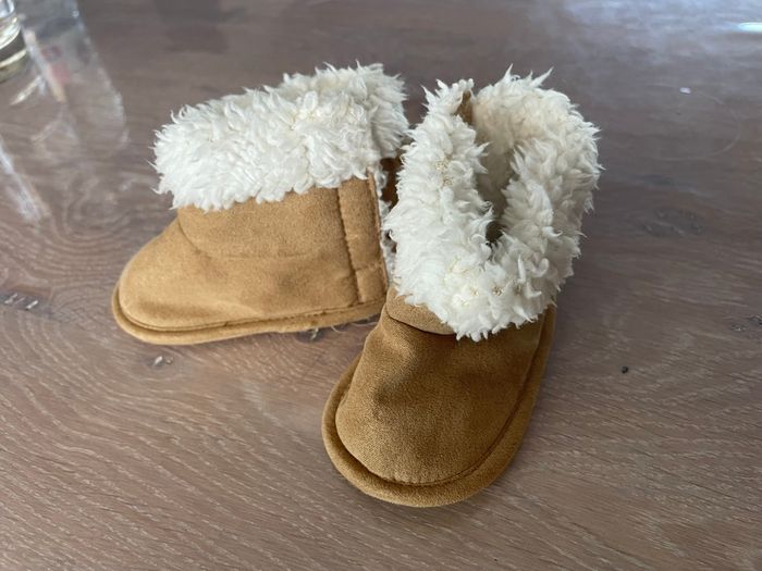 Chaussures / chaussons taille 3 mois - photo numéro 5