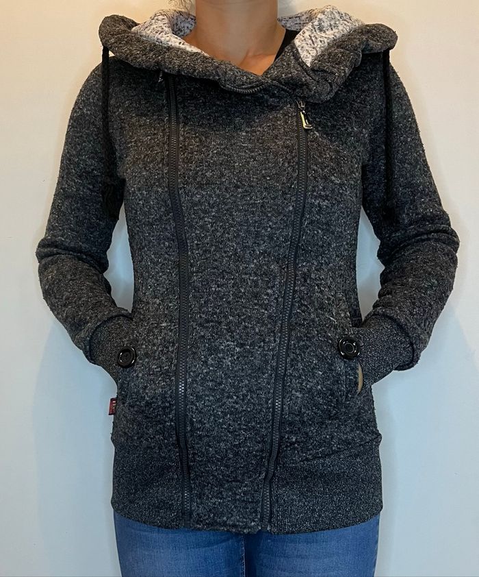 Gilet gris à capuche - photo numéro 2