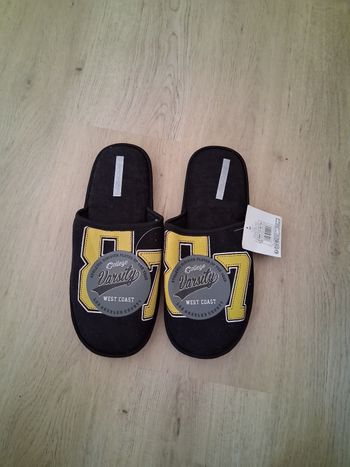 Mule pantoufle noir et jaune " P-44" neuf