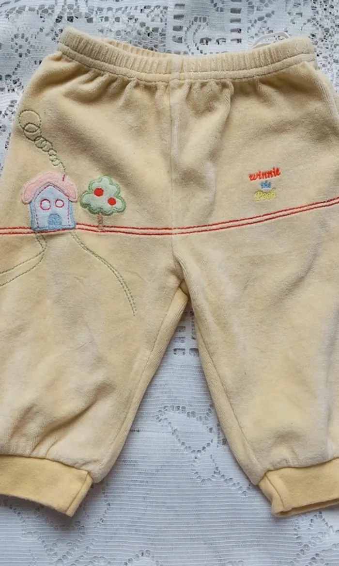Pantalon bébé Disney Winnie l'Ourson 3-6 mois- velours doux, en très bon état - photo numéro 2