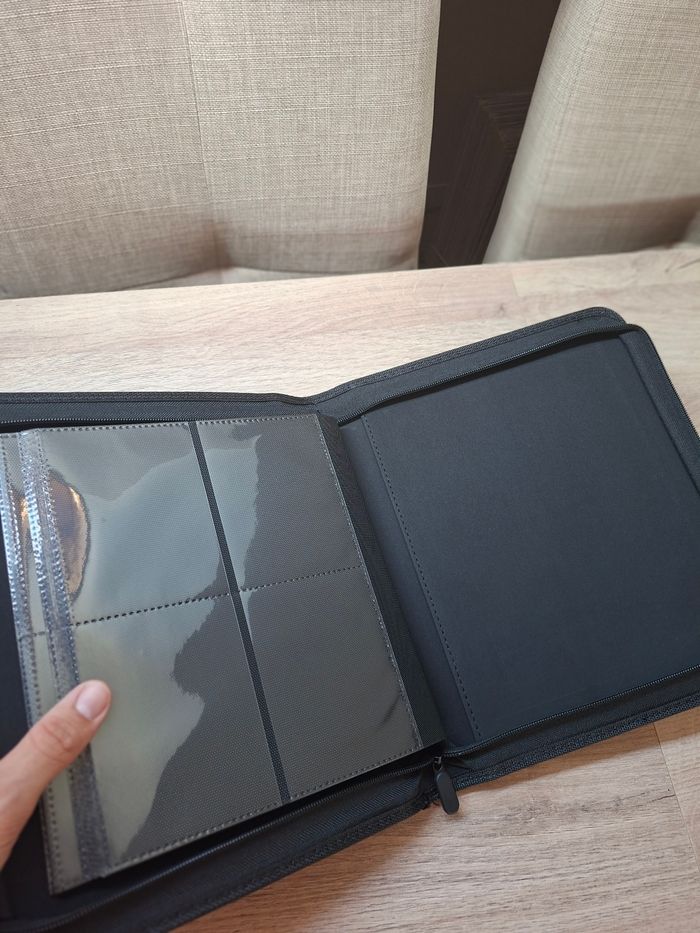 Classeur toploaders Pokémon de rangement pour 128 cartes de qualité premium en noir - photo numéro 5