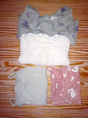 Lot de jolies blouses et bodys
