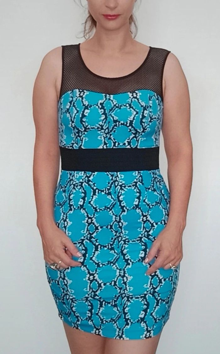 Robe moulante pinup bretelles résille taille 36 - photo numéro 6