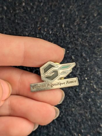 Pins publicitaire vintage