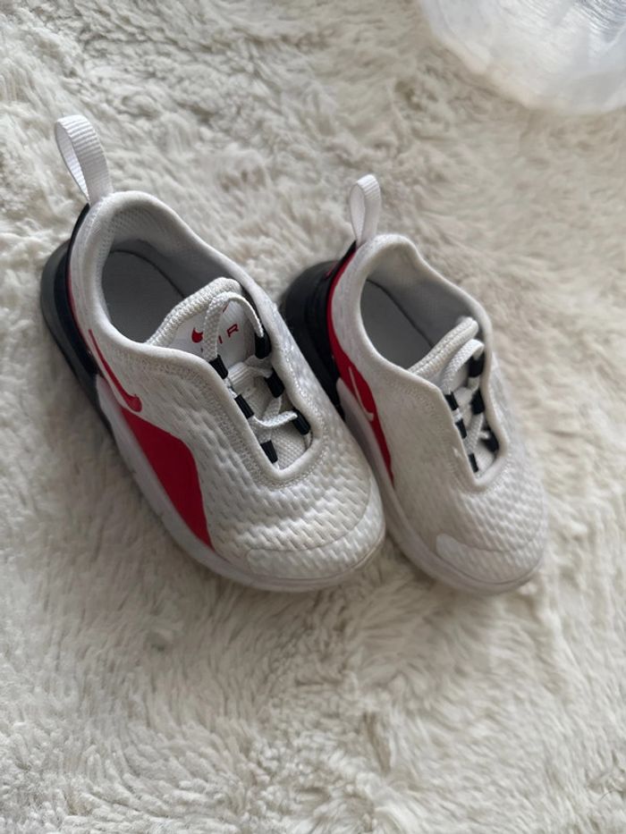 Nike air rouge et blanche taille 23,5
