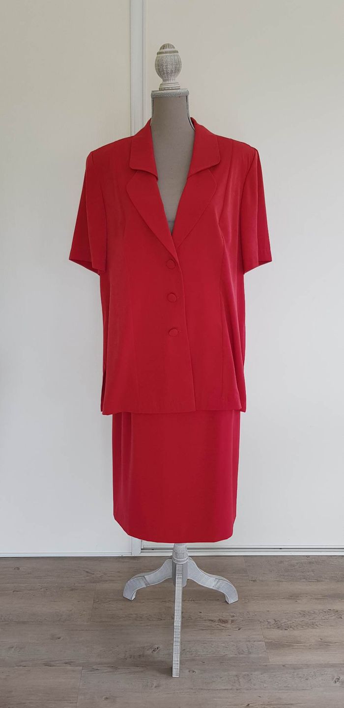 Ensemble tailleur-jupe