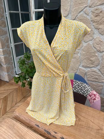 Robe mango taille S 36 jaune à fleurs blanche été