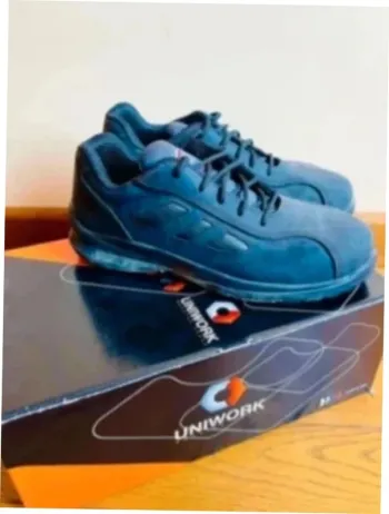 Sublime baskets chaussures noir neuves avec boîte T.40 uniwork shoes