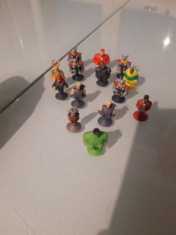 Lot petites figurines Marvel