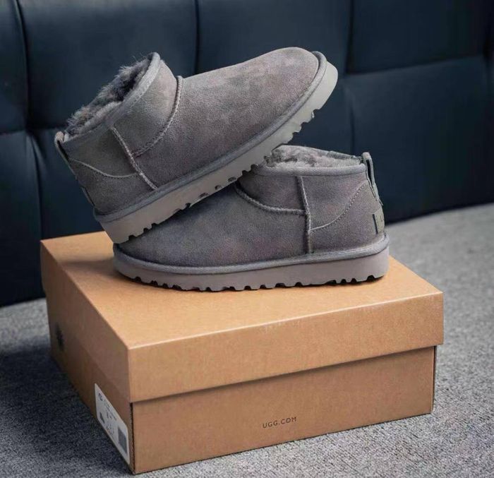 Bottes Ugg Mini taille 37 - photo numéro 4