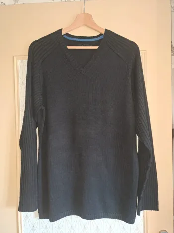 Pull homme noir celio L super état sans défaut photos avec et sans flash