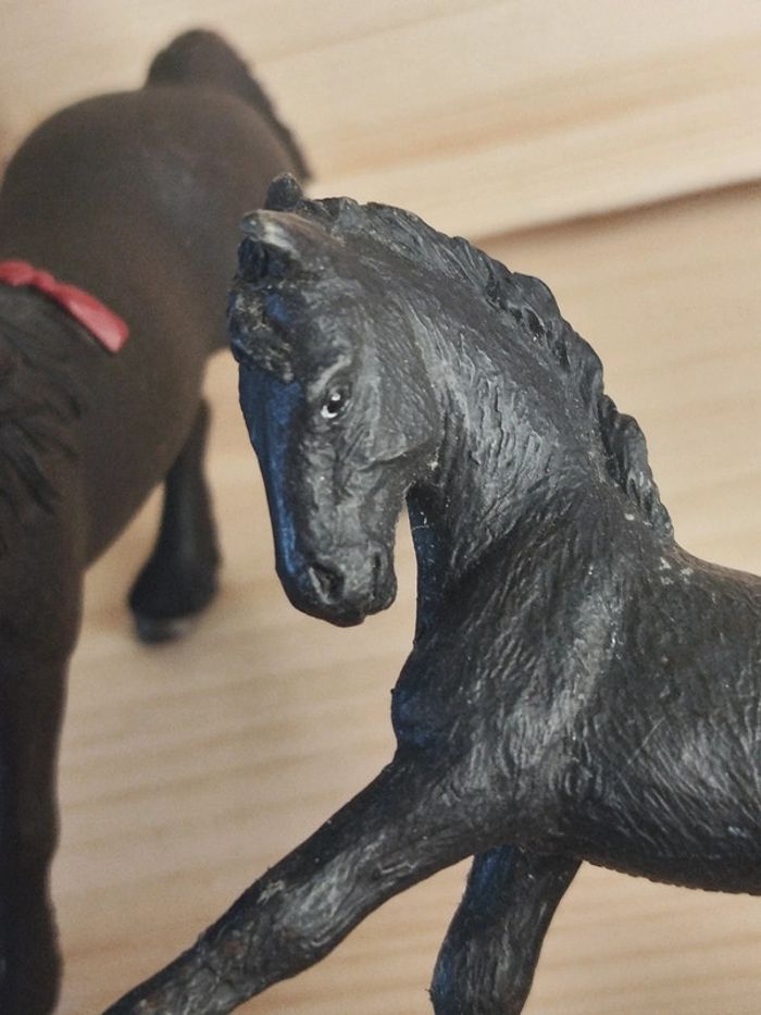 Schleich Jument et son poulain Frison Figurine Animal équidé - photo numéro 4