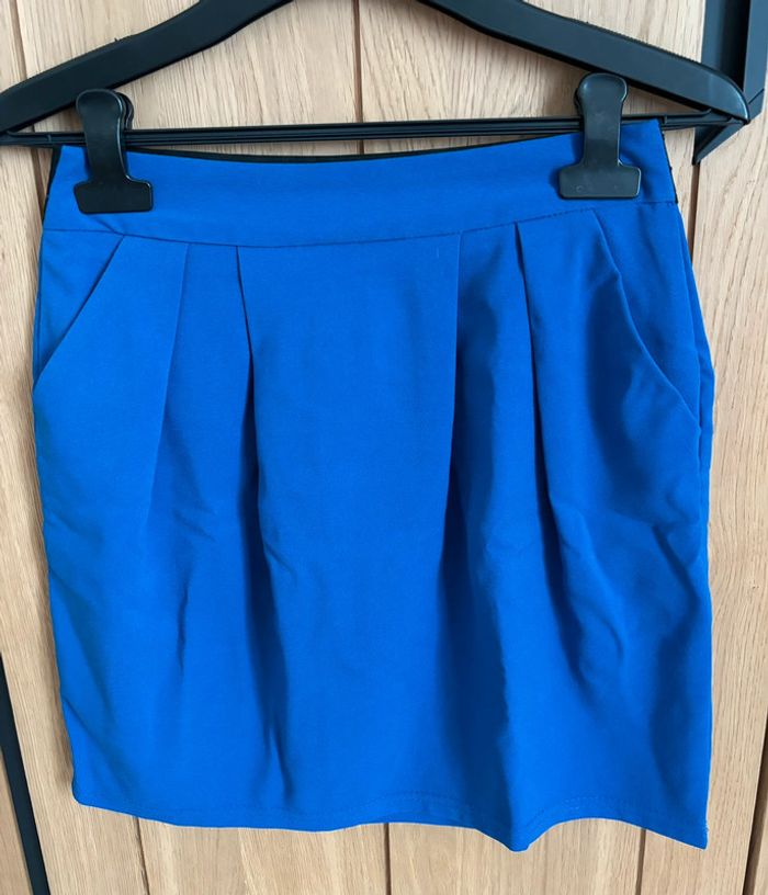 Mini jupe bleue électrique