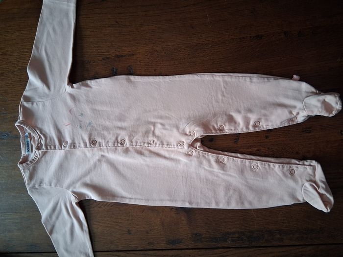 Pyjama tout doux en coton rose orange et motif lapin avec ouverture par devant de marque Noukie’s