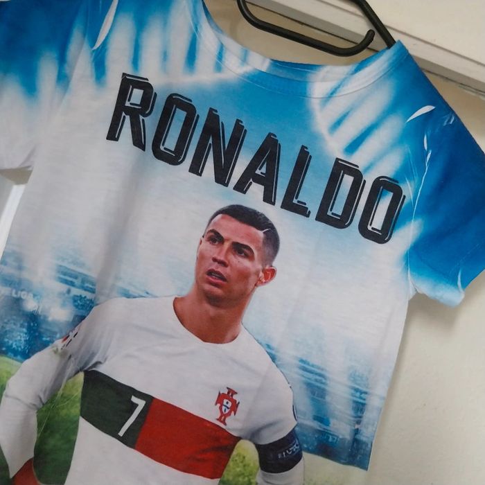 T-shirt Ronaldo neuf taille 4 ans - photo numéro 2