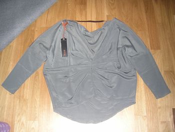 beau top gris spécial "status" neuve M