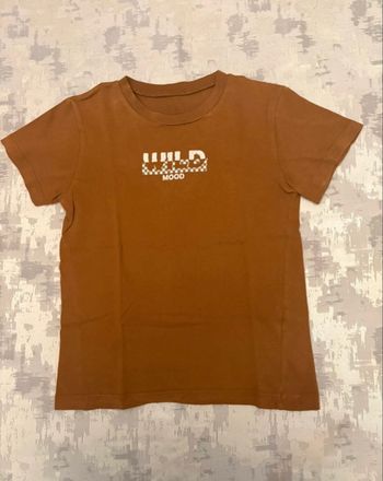 Tee-shirt manches courtes garçon SISLEY – 8 ans – Chocolat & motifs blancs