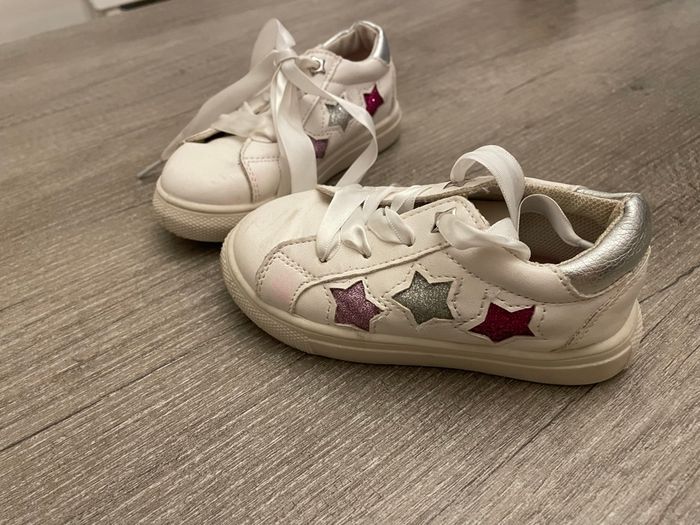 Paire baskets pointure 24 - photo numéro 2