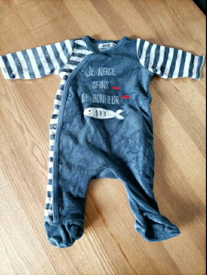 Pyjamas en 1 mois - photo numéro 5