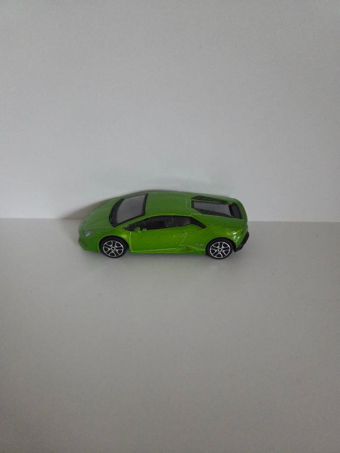 Miniature Burago - Lamborghini Huracán LP 610-4 - Vert Émeraude - Échelle 1/43 - photo numéro 2